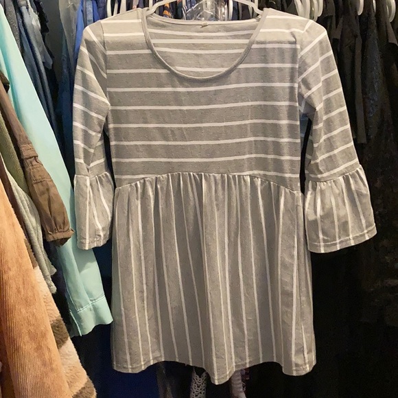 Bell-sleeved Gray Striped Maternity Top Size Small - Picture 7 of 7